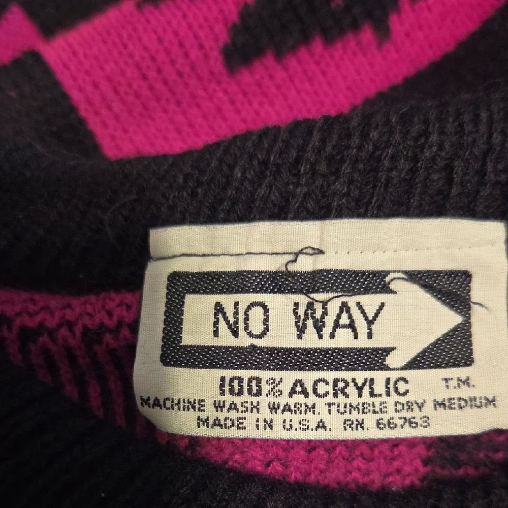 VINTAGE‎ Checkered Dog Sweater Fuchsia Black Womens Size Medium - Picture 5 of 5